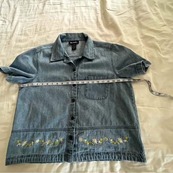 Denim and Co. cropped floral embroidered denim button up shirt Sz Large - Picture 6 of 9